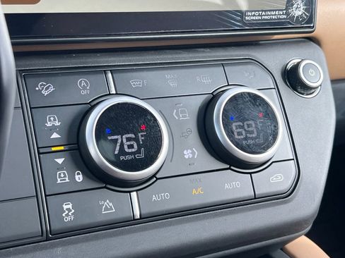 New 2026 Land Rover Defender 130 X-Dynamic SE image 22