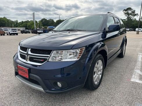 Used 2019 Dodge Journey SE w/ Connectivity Group FWD image 3