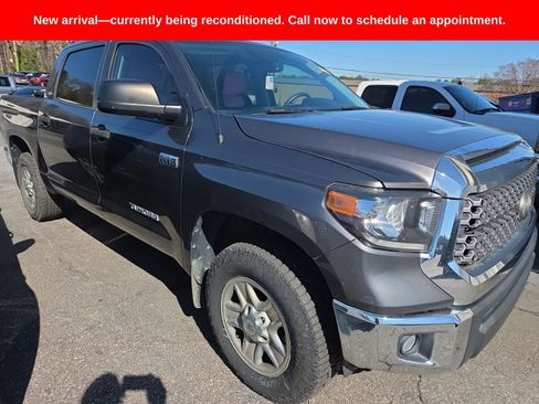 Used 2018 Toyota Tundra SR5 w/ SR5 Upgrade Package image 2