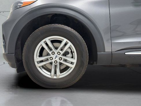 Used 2023 Ford Explorer XLT AWD/4WD image 28
