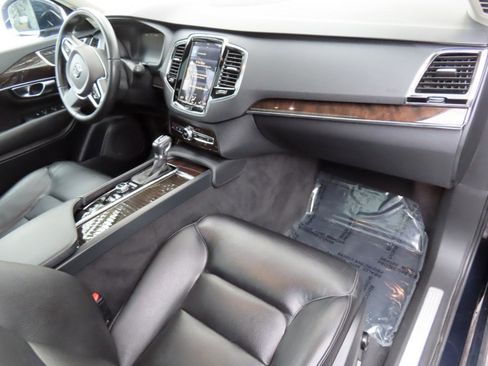 Used 2017 Volvo XC90 T6 Momentum w/ Vision Package image 22