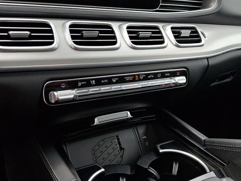 Used 2025 Mercedes-Benz GLE 350 4MATIC image 18