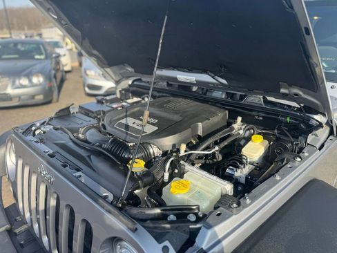 Used 2017 Jeep Wrangler Unlimited Rubicon w/ Connectivity Group image 21