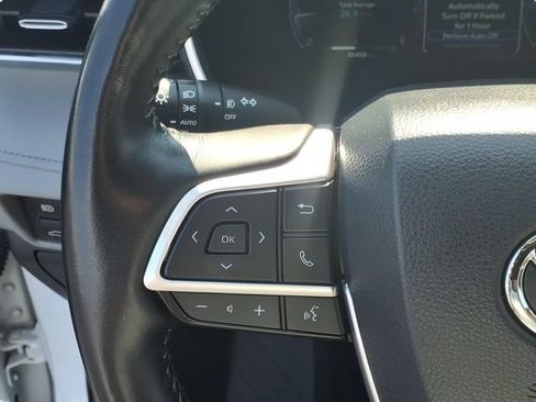 Certified 2024 Toyota Highlander Limited AWD/4WD image 10