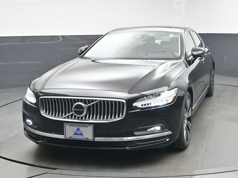 Used 2023 Volvo S90 B6 Plus image 3