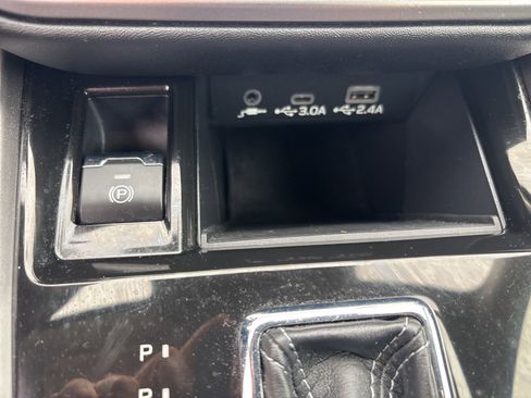 Used 2024 Subaru Outback Premium AWD/4WD image 23