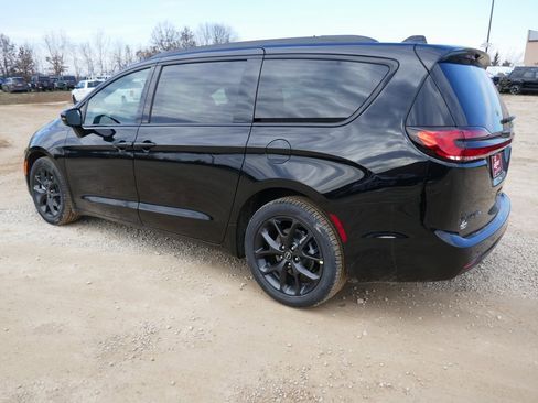 New 2026 Chrysler Pacifica Select w/ S Appearance Package image 6