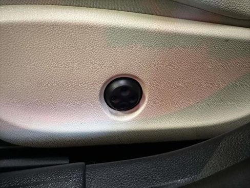 Used 2019 Mercedes-Benz GLA 250 4MATIC image 16