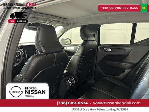 Used 2021 Volvo XC40 T4 Momentum w/ Protection Package Premier image 28
