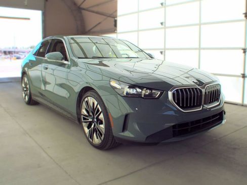 Used 2026 BMW 540i xDrive w/ Premium Package AWD/4WD image 4