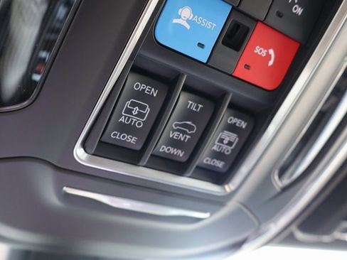 New 2025 Jeep Grand Cherokee Limited w/ Luxury Tech Group II image 25