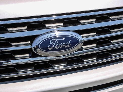 Used 2019 Ford Expedition XLT w/ Equipment Group 202A RWD image 5