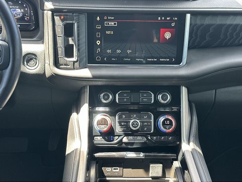 Used 2024 GMC Yukon Denali w/ Denali Reserve Package AWD/4WD image 25