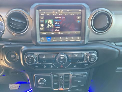 Used 2021 Jeep Gladiator Willys image 9