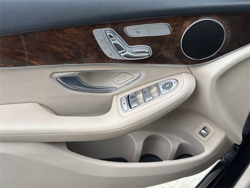 Used 2018 Mercedes-Benz GLC 300 image 24