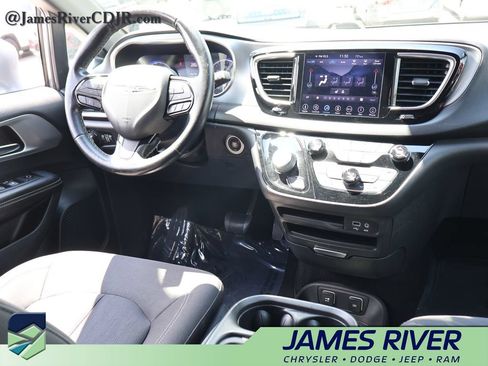 Used 2019 Chrysler Pacifica Touring Plus w/ Advanced Safetytec Group FWD image 12