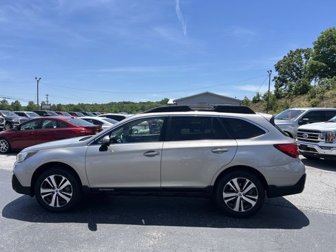 Used 2019 Subaru Outback 2.5i Limited AWD/4WD image 3