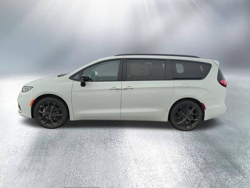 New 2026 Chrysler Pacifica Select FWD image 3