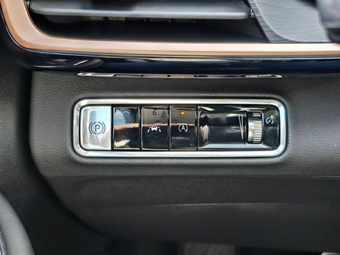 Certified 2025 Buick Envision Sport Touring AWD/4WD image 22