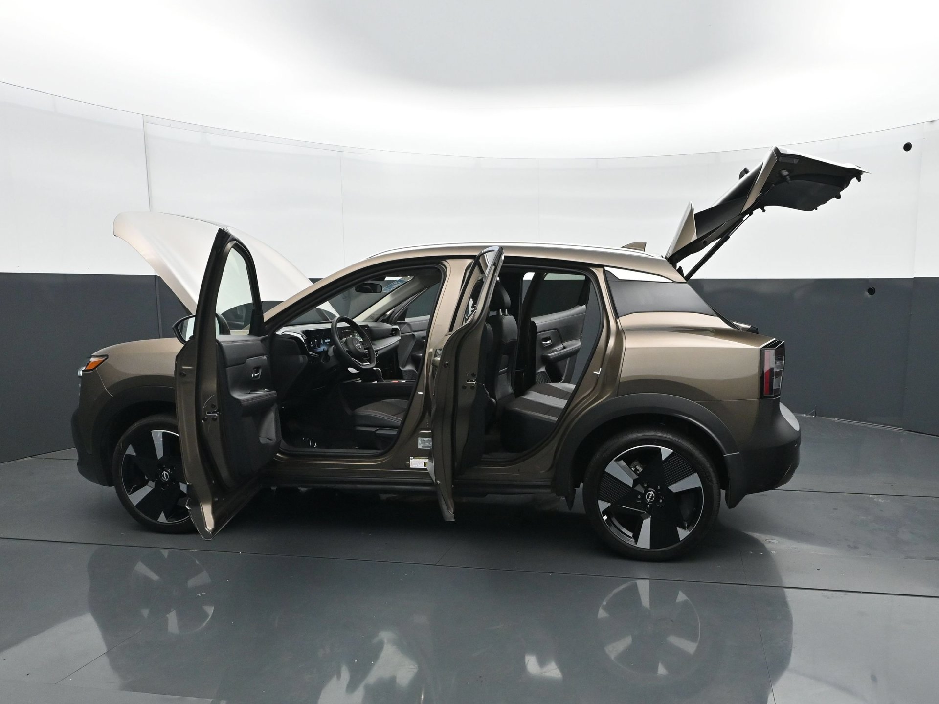 Used 2025 Nissan Kicks SR w/ SR Premium Package AWD/4WD image 30