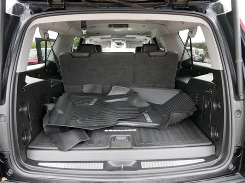 Used 2019 Cadillac Escalade ESV Premium Luxury image 18