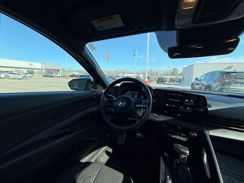 Used 2025 Hyundai Elantra Sport image 14
