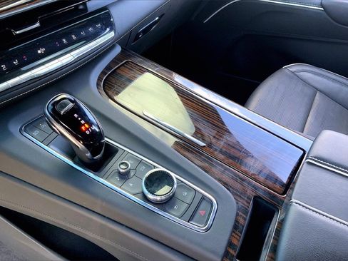 Certified 2024 Cadillac Escalade Premium Luxury image 16