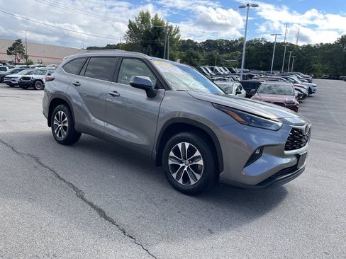 Certified 2025 Toyota Highlander XLE AWD/4WD image 6