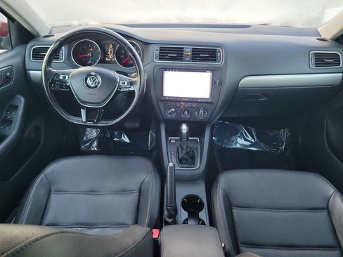 Used 2017 Volkswagen Jetta SE image 9