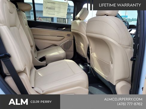 New 2025 Jeep Grand Cherokee L Limited w/ Luxury Tech Group II AWD/4WD image 14