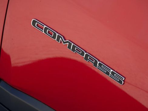 Used 2025 Jeep Compass Limited AWD/4WD image 5