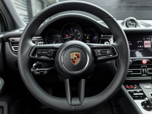 Certified 2026 Porsche Macan AWD/4WD image 26