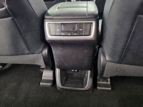 Used 2019 Toyota Highlander Plus AWD/4WD image 39
