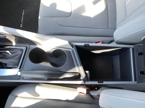 Used 2024 Hyundai Elantra SEL image 28