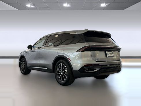Used 2024 Lincoln Nautilus Premier AWD/4WD image 3