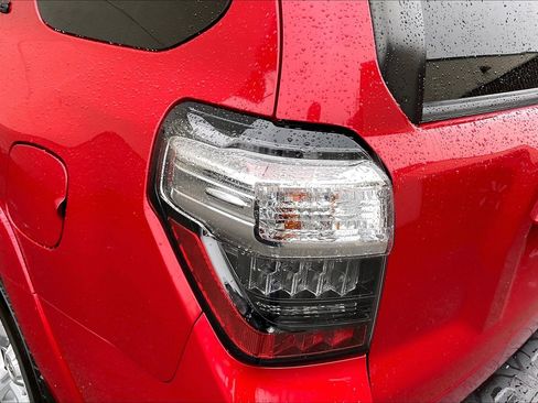 Used 2021 Toyota 4Runner SR5 Premium image 27