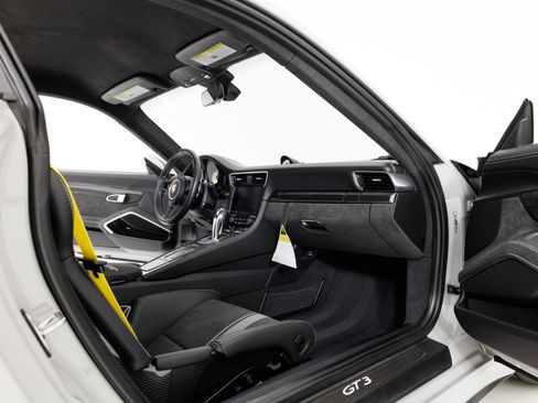 Used 2018 Porsche 911 GT3 RWD image 35