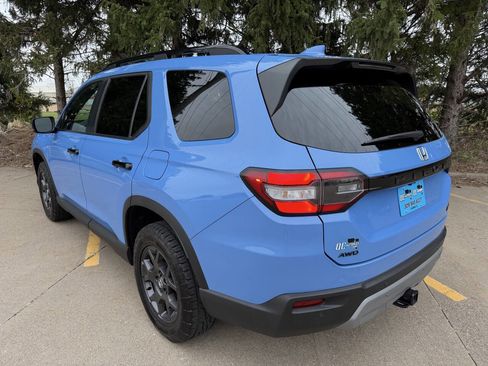 Used 2025 Honda Pilot TrailSport image 5