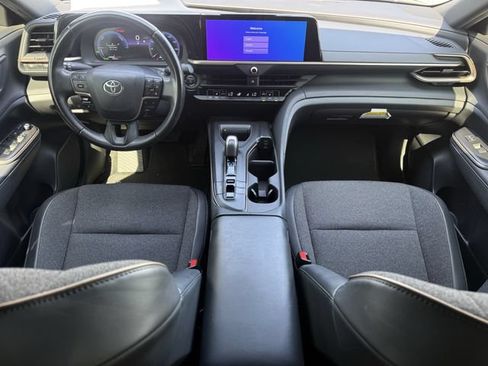 Used 2023 Toyota Crown AWD/4WD image 10