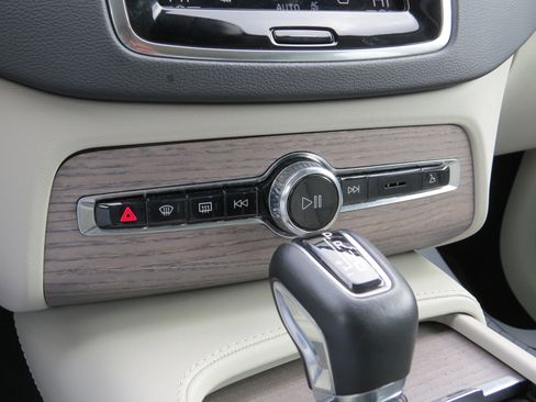 Used 2022 Volvo XC90 T6 Inscription w/ Advanced Package image 25