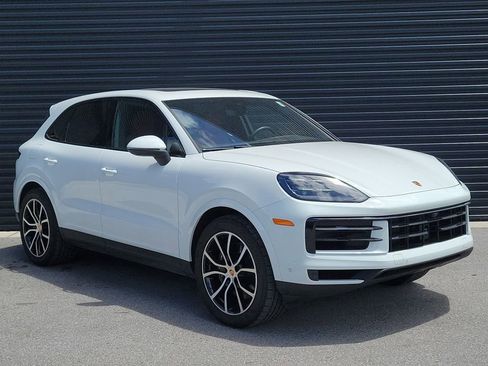 Certified 2025 Porsche Cayenne AWD/4WD image 9