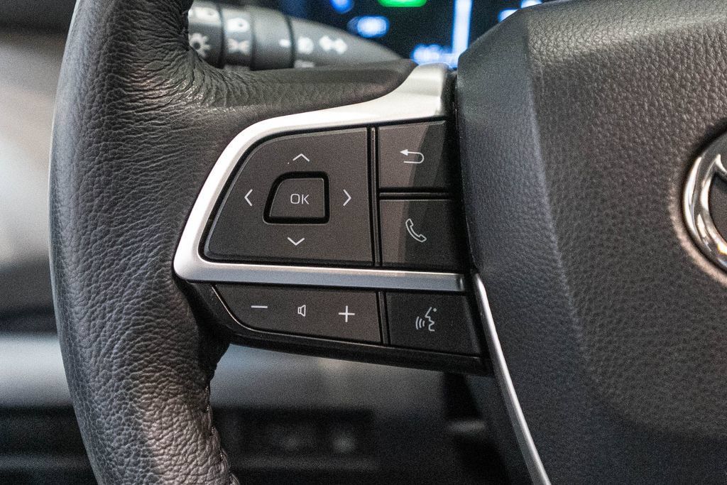 Certified 2024 Toyota Sienna XLE AWD/4WD image 18