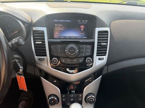 Used 2015 Chevrolet Cruze LT FWD image 17