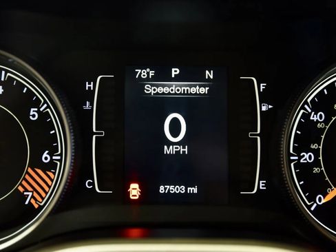 Used 2015 Jeep Cherokee Latitude w/ Comfort/Convenience Group AWD/4WD image 29