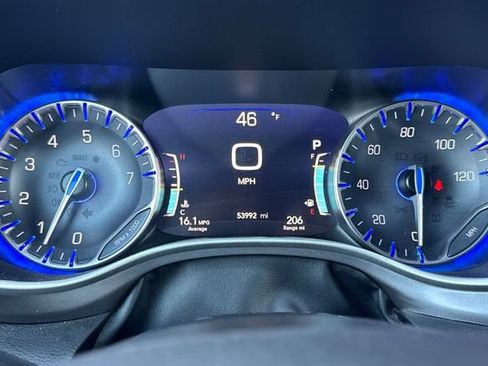 Used 2024 Chrysler Pacifica Touring-L image 42