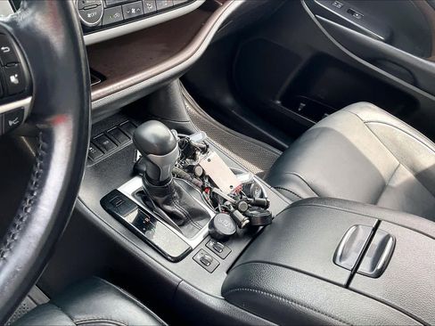 Used 2018 Toyota Highlander XLE image 17