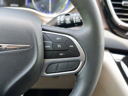 Used 2023 Chrysler Voyager LX image 39