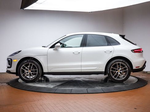 Certified 2025 Porsche Macan AWD/4WD image 2