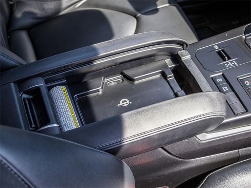 Used 2020 Toyota Highlander XLE image 20