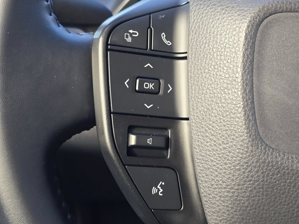 Used 2023 Toyota Prius LE FWD image 24